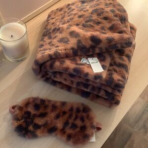 🎄🎁 New! Aerie - Wrap & Eye Mask